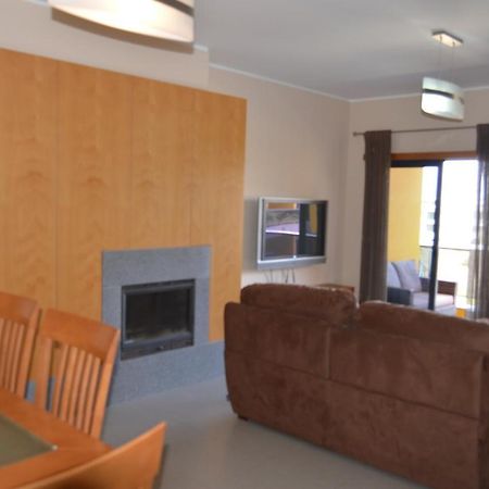 Apartamento Frente Ao Mar Com Piscina De Agua Salgada كوارتيرا المظهر الخارجي الصورة
