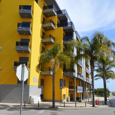 Apartamento Frente Ao Mar Com Piscina De Agua Salgada كوارتيرا المظهر الخارجي الصورة