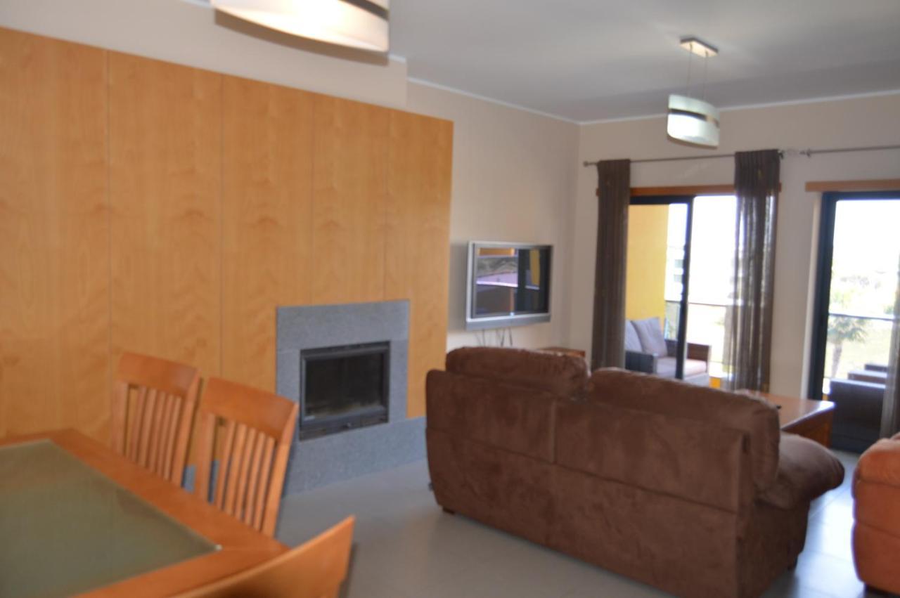 Apartamento Frente Ao Mar Com Piscina De Agua Salgada كوارتيرا المظهر الخارجي الصورة