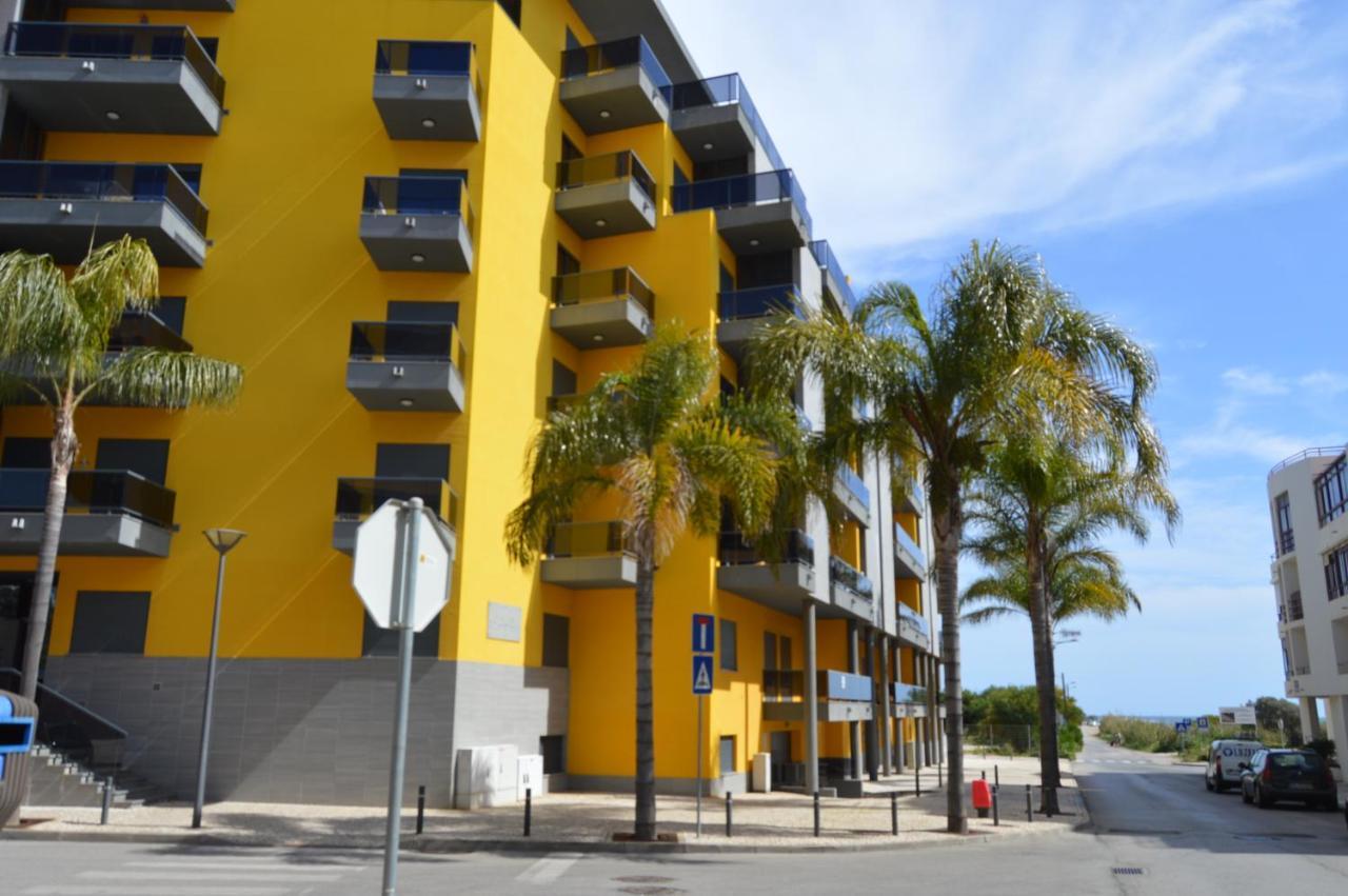 Apartamento Frente Ao Mar Com Piscina De Agua Salgada كوارتيرا المظهر الخارجي الصورة