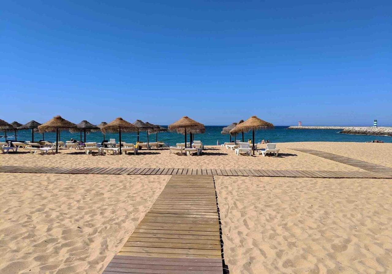 Apartamento Frente Ao Mar Com Piscina De Agua Salgada كوارتيرا المظهر الخارجي الصورة